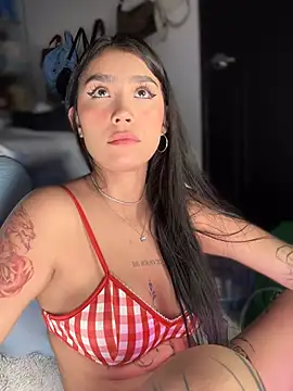 Snapshot of -Loren- chatting on 05-26-26, 12:14 -Loren- online show from 05-26-26, 12:14