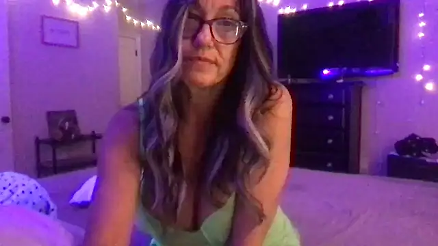 Snapshot of karrmmaa chatting on 01-25-25, 11:44 karrmmaa online show from 01-25-25, 11:44