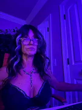 Snapshot of karrmmaa chatting on 11-16-25, 02:27 karrmmaa online show from 11-16-25, 02:27