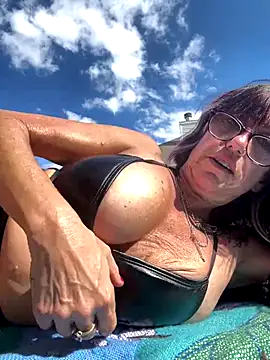 Snapshot of karrmmaa chatting on 11-14-25, 06:44 karrmmaa online show from 11-14-25, 06:44