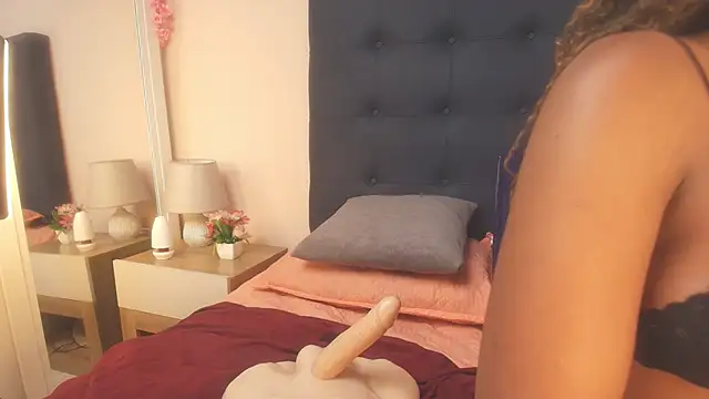 Evelonga 707 online show from 04-18-26, 07:18