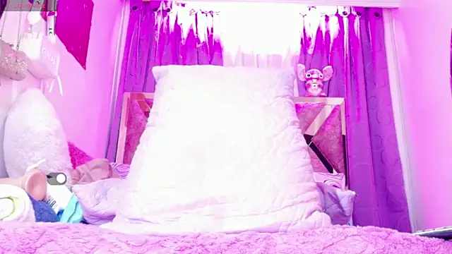 Snapshot of Doll_IvannaTs chatting on 04-21-26, 01:42 Doll IvannaTs online show from 04-21-26, 01:42