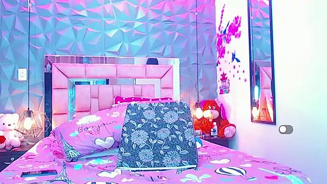 Snapshot of Doll_IvannaTs chatting on 02-07-25, 11:45 Doll IvannaTs online show from 02-07-25, 11:45