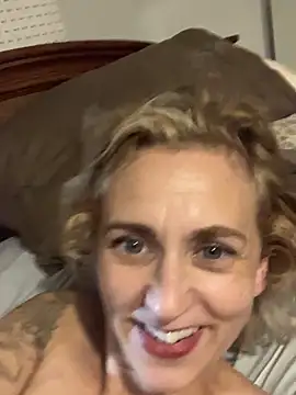 Snapshot of degiggxxx chatting on 09-27-25, 12:06 degiggxxx online show from 09-27-25, 12:06