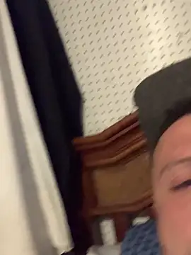 Snapshot of degiggxxx chatting on 09-25-25, 11:22 degiggxxx online show from 09-25-25, 11:22