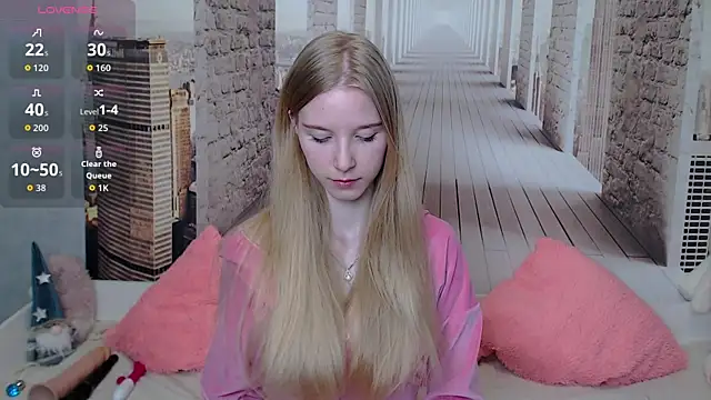 Cutieblondegirl online show from 03-27-26, 10:16