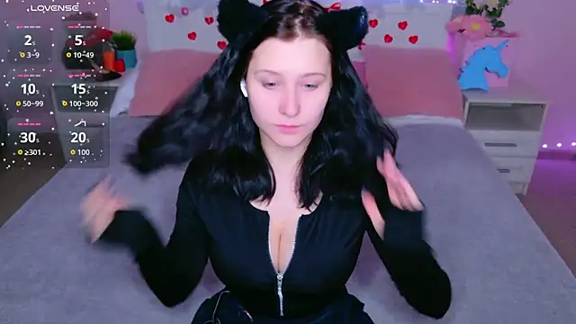 SarahStanley online show from 02-12-26, 04:07