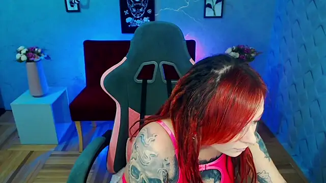 Snapshot of Miss-Tattoo chatting on 03-21-25, 03:13 Miss-Tattoo online show from 03-21-25, 03:13