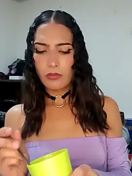Snapshot of Lanna_hott_ chatting on 03-07-25, 04:11 Lanna hott  online show from 03-07-25, 04:11