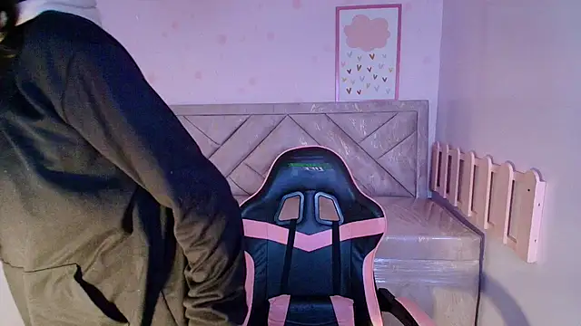 Tyna ch online show from 02-25-25, 04:25