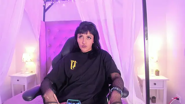 Valkiria ponce online show from 11-15-25, 06:06