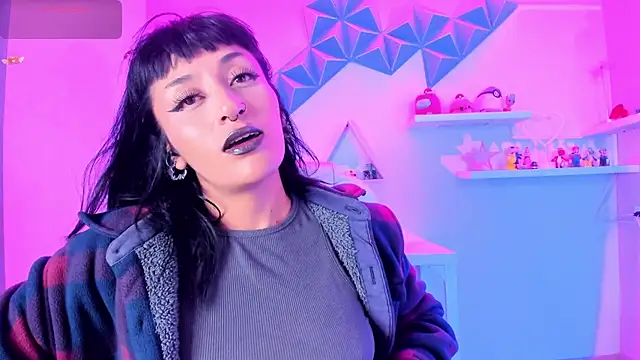 Valkiria ponce online show from 12-17-25, 05:34