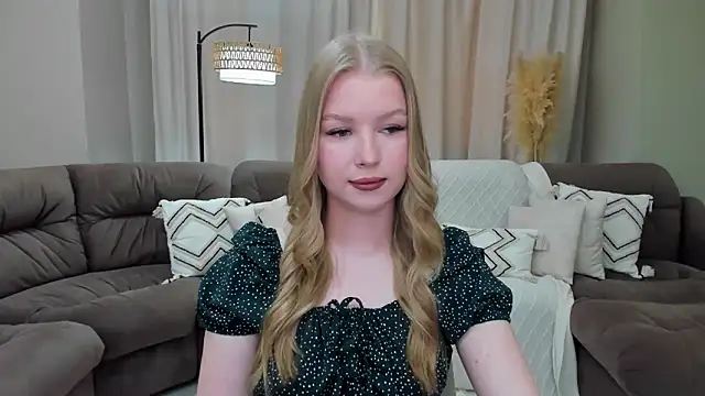 Snapshot of shy__lady chatting on 05-31-26, 11:27 shy lady online show from 05-31-26, 11:27
