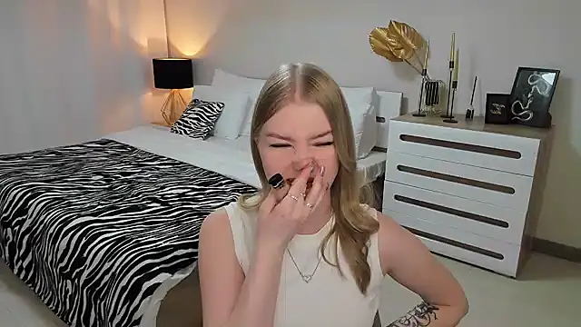 shy  lady online show from 03-04-25, 09:22