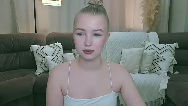 Snapshot of shy__lady chatting on 04-28-26, 11:25 shy lady online show from 04-28-26, 11:25