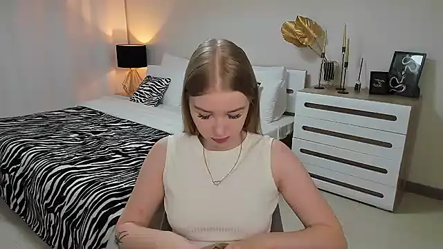 shy  lady online show from 03-04-25, 06:18