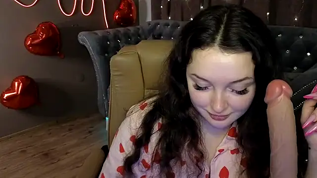 Snapshot of GloriNichols chatting on 02-22-25, 12:51 GloriNichols online show from 02-22-25, 12:51