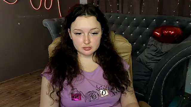 Snapshot of GloriNichols chatting on 03-17-25, 02:12 GloriNichols online show from 03-17-25, 02:12