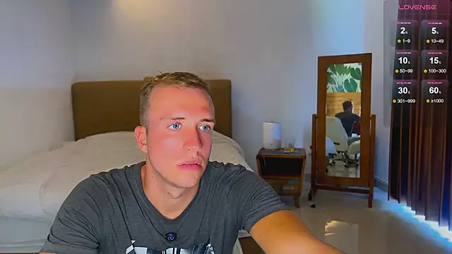 Snapshot of tommy_cumfinger chatting on 10-01-25, 01:44 tommy cumfinger online show from 10-01-25, 01:44