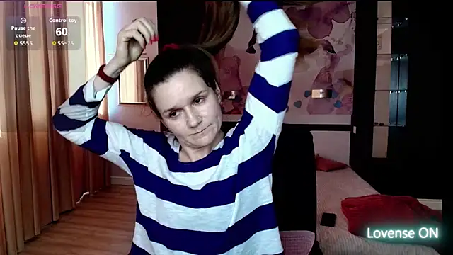 Snapshot of AriaGray chatting on 03-26-26, 12:58 AriaGray online show from 03-26-26, 12:58