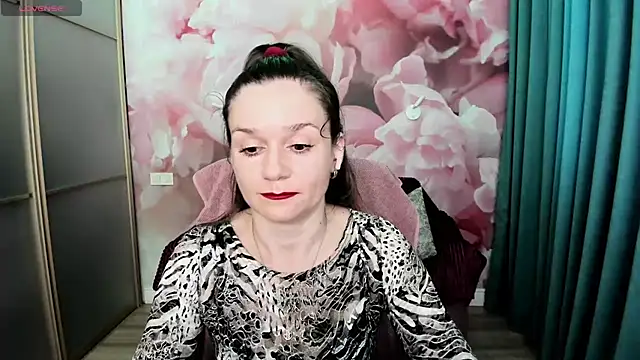 AriaGray online show from 06-27-26, 04:13
