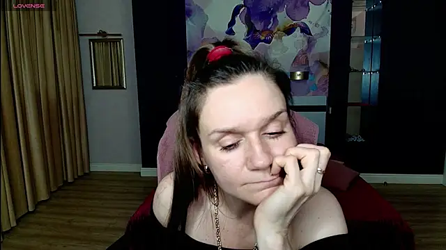 Snapshot of AriaGray chatting on 02-06-26, 01:01 AriaGray online show from 02-06-26, 01:01