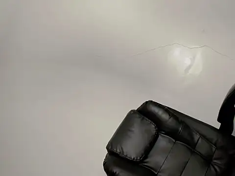 Snapshot of Selene14 chatting on 04-14-26, 12:37 Selene14 online show from 04-14-26, 12:37