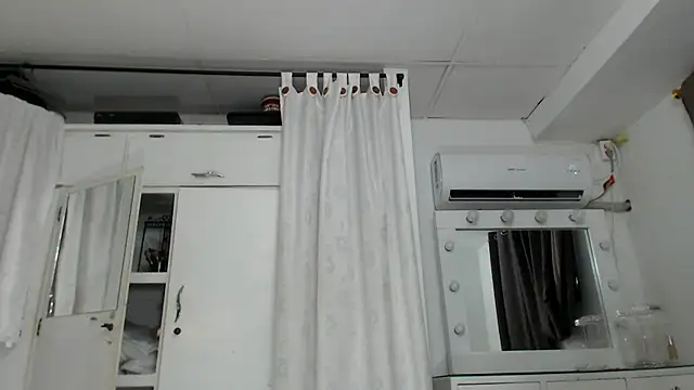 Snapshot of marcella6 chatting on 02-14-25, 07:49 marcella6 online show from 02-14-25, 07:49