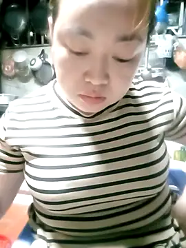 VyOanh2K online show from 12-22-25, 03:23