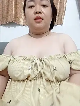 Snapshot of VyOanh2K chatting on 05-17-26, 04:29 VyOanh2K online show from 05-17-26, 04:29