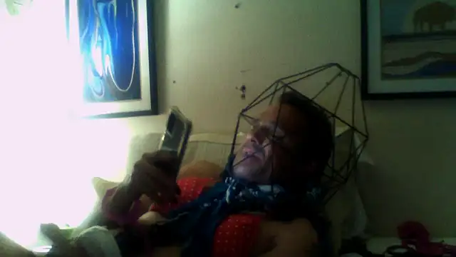 Snapshot of biguns2e chatting on 10-26-25, 02:28 biguns2e online show from 10-26-25, 02:28