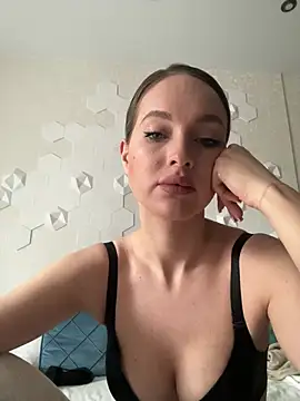 Snapshot of Lynna_Sparks chatting on 05-24-26, 03:28 Lynna Sparks online show from 05-24-26, 03:28
