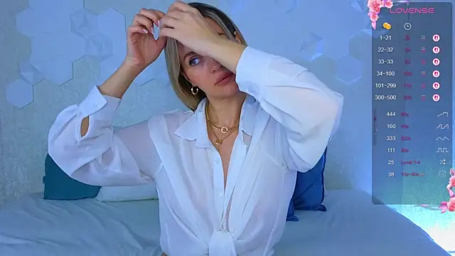 Lynna Sparks online show from 11-13-25, 03:54