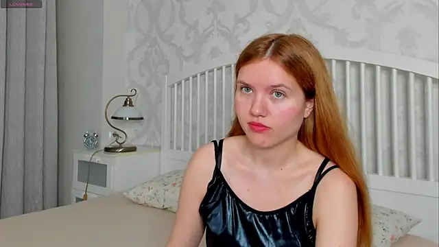 Snapshot of Eva__Lewis chatting on 06-25-26, 05:12 Eva Lewis online show from 06-25-26, 05:12