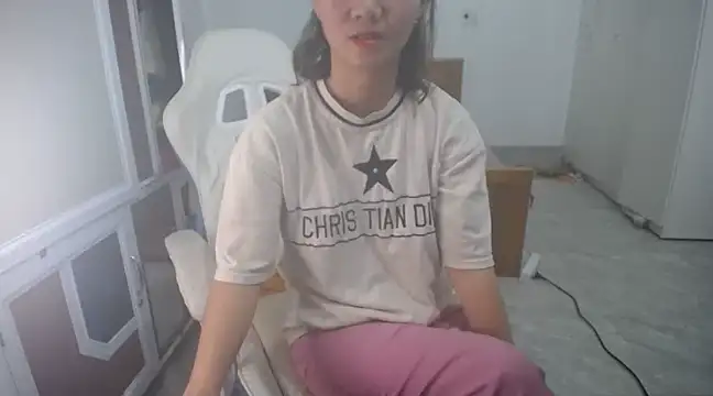 Snapshot of Susu204 chatting on 02-28-25, 03:04 Susu204 online show from 02-28-25, 03:04