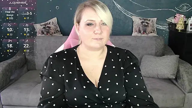 CuteHanna online show from 12-23-25, 10:25