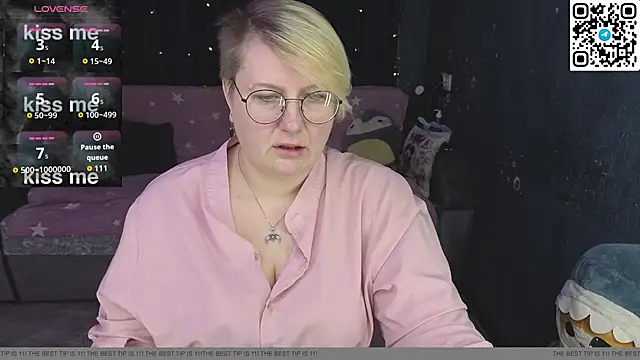 Snapshot of CuteHanna chatting on 05-27-26, 07:10 CuteHanna online show from 05-27-26, 07:10