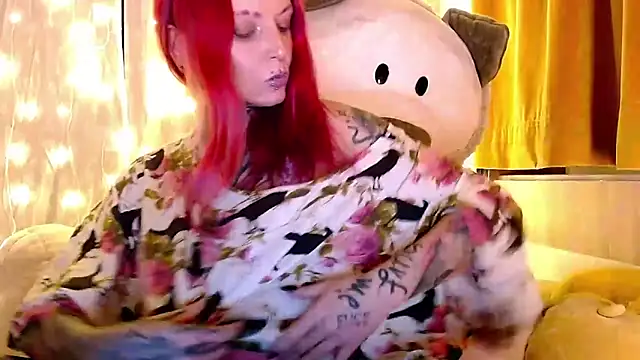 Snapshot of InesGold chatting on 12-04-25, 07:18 InesGold online show from 12-04-25, 07:18