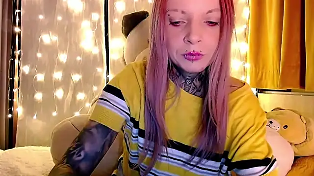 Snapshot of InesGold chatting on 12-03-25, 04:17 InesGold online show from 12-03-25, 04:17