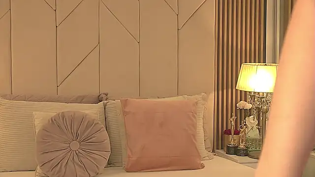 Snapshot of Blanche_Summer chatting on 02-21-26, 01:57 Blanche Summer online show from 02-21-26, 01:57