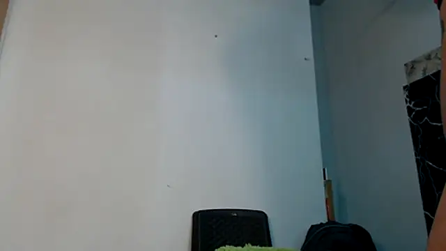 Snapshot of KristalTsXXX chatting on 06-03-26, 02:33 KristalTsXXX online show from 06-03-26, 02:33