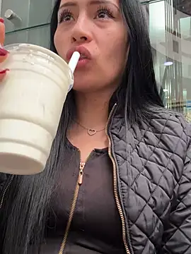 Snapshot of Sara_luna_ chatting on 01-06-25, 04:02 Sara luna online show from 01-06-25, 04:02