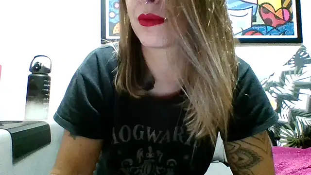 Snapshot of Shy_Runner chatting on 05-08-26, 12:36 Shy Runner online show from 05-08-26, 12:36