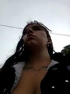 Snapshot of Isabella_Delight_ chatting on 02-25-25, 01:32 Isabella Delight online show from 02-25-25, 01:32