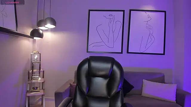 Snapshot of HannahJamesX chatting on 03-04-26, 12:46 HannahJamesX online show from 03-04-26, 12:46