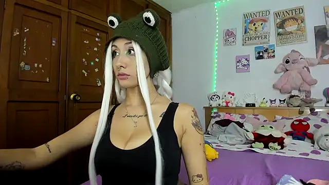 LunaDeCristall online show from 10-12-25, 05:09