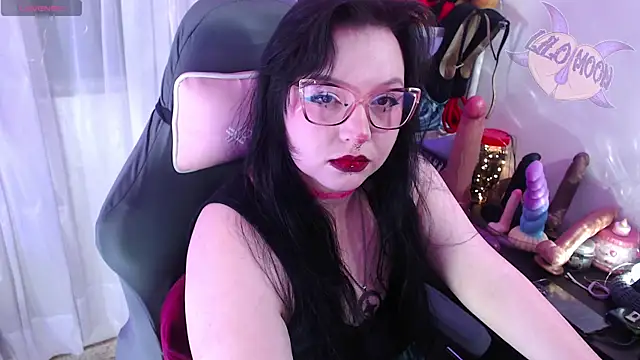 Snapshot of LiloMoon69 chatting on 10-19-25, 01:19 LiloMoon69 online show from 10-19-25, 01:19