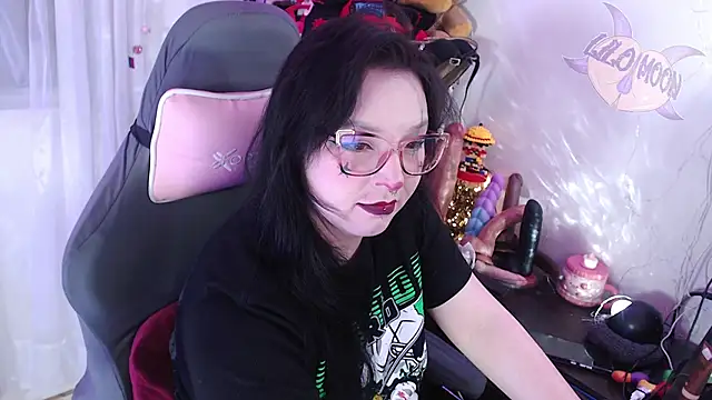 Snapshot of LiloMoon69 chatting on 10-02-25, 01:47 LiloMoon69 online show from 10-02-25, 01:47