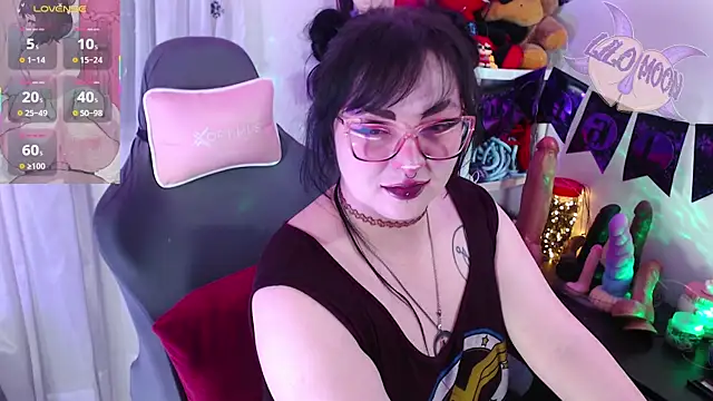 Snapshot of LiloMoon69 chatting on 10-22-25, 02:05 LiloMoon69 online show from 10-22-25, 02:05