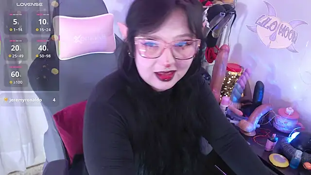 Snapshot of LiloMoon69 chatting on 10-05-25, 01:02 LiloMoon69 online show from 10-05-25, 01:02